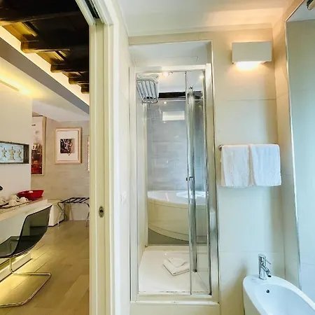 Town House Spagna- Luxury With Jacuzzi Bath 4*