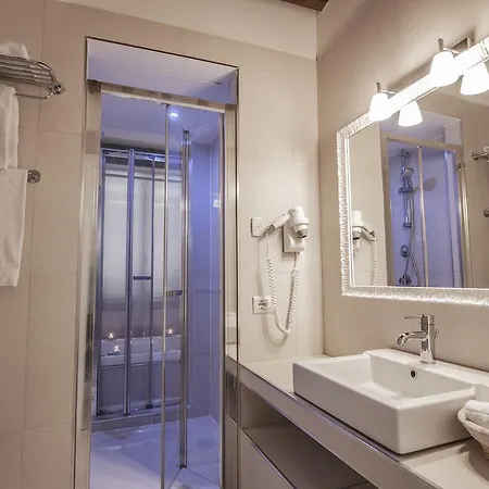 Town House Spagna- Luxury With Jacuzzi Bath רומא