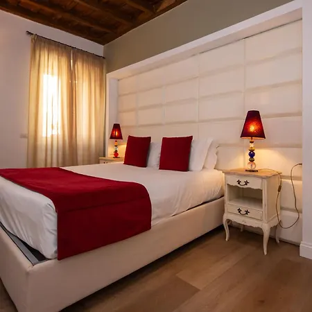 Town House Spagna- Luxury Rooms With Jacuzzi Bath *