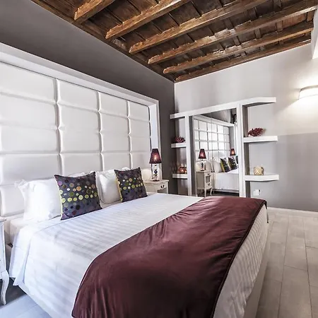 בית הארחה Town House Spagna- Luxury With Jacuzzi Bath