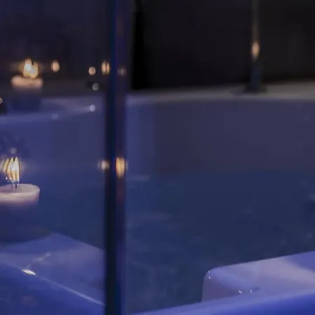 Town House Spagna- Luxury With Jacuzzi Bath בית הארחה