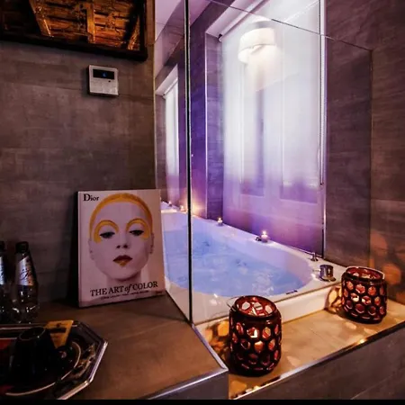 Casa de hóspedes Town House Spagna- Luxury With Jacuzzi Bath *