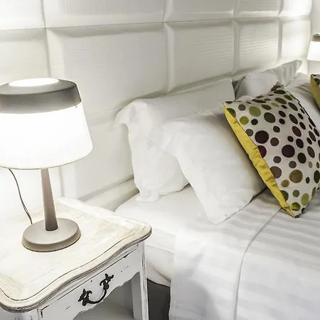 Town House Spagna- Luxury With Jacuzzi Bath Konukevi 4*