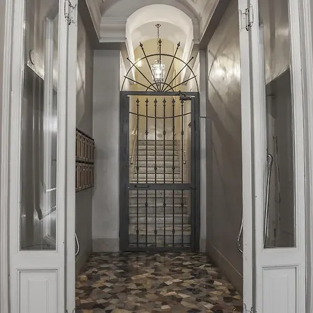 Town House Spagna- Luxury With Jacuzzi Bath Konukevi 4*